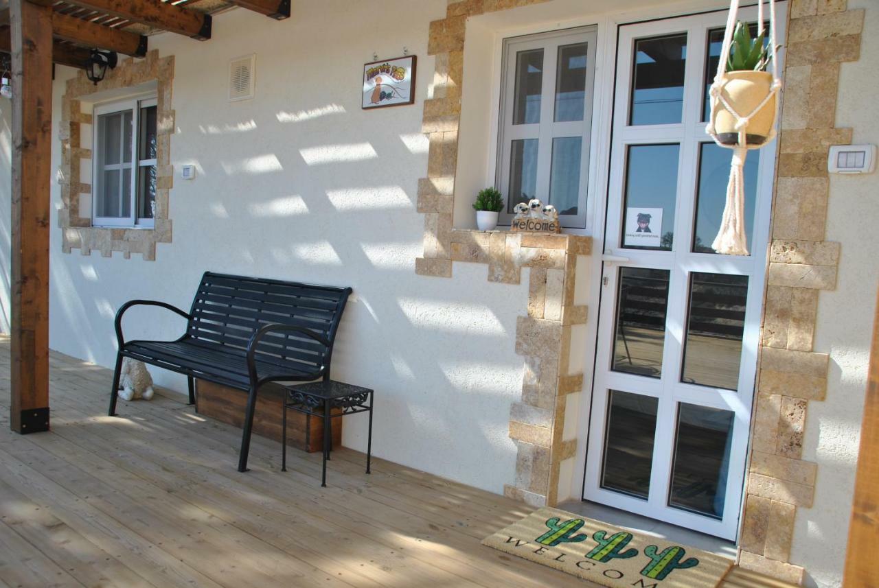 Marvin'S Place Arad Bagian luar foto